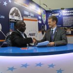 Happy Sithole (CHPC)shaking hands with Serge Bogaerts (PRACE), at ISC 2017