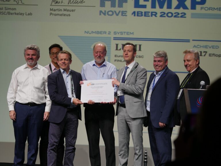 Kimmo Koski and Pekka Manninen (LUMI) receives the TOP500 certificate from Jack Dongarra